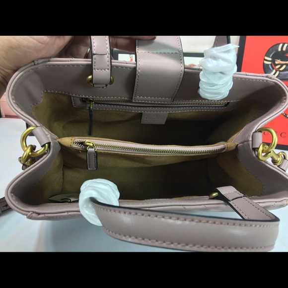 Gucci Handbags - Gucci hand bag